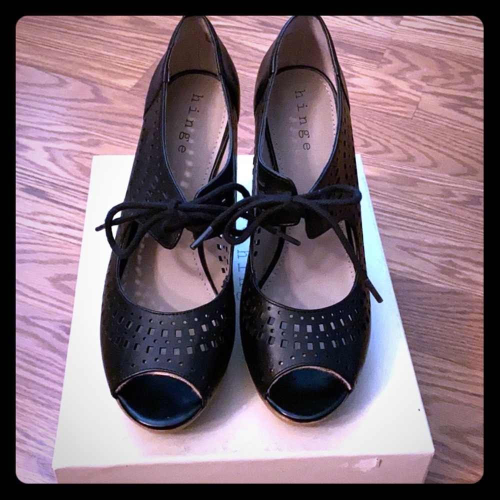 Brand new Hinge Peep Toe Wedges